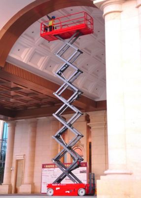 10m 12m 14m आउटडोर उपयोग के लिए सेल्फ प्रोपेल्ड इलेक्ट्रिक कैंची लिफ्ट प्लेटफॉर्म